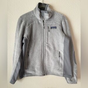 Pre loved Patagonia size Small full zip! Slight pilling